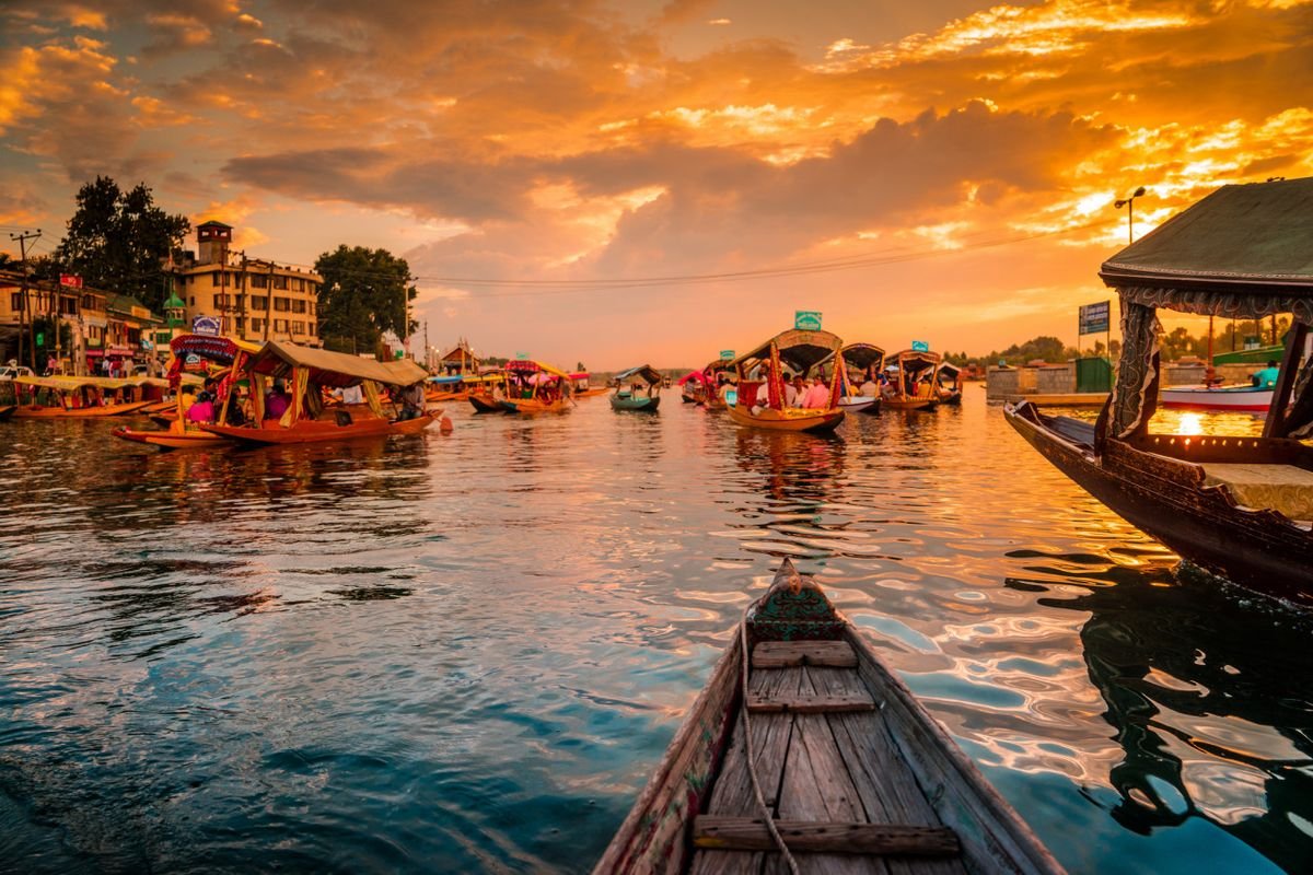 Srinagar Houseboat & Romantic Dal Lake Honeymoon Special - Kashmir