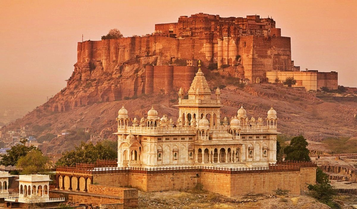 Romantic Lakes of Udaipur & Mount Abu Oasis - Rajasthan