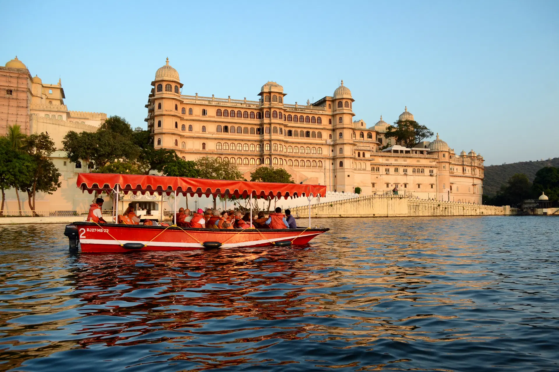 Romantic Lakes of Udaipur & Mount Abu Oasis